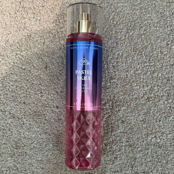 New Bath & Body Works Pastel Skies Collection - Picture 2 of 3